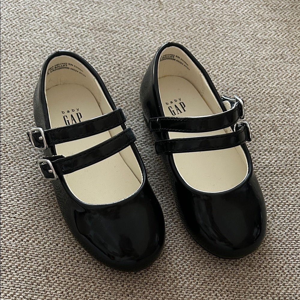 GAP Shiny Black Mary Jane Dress Shoes